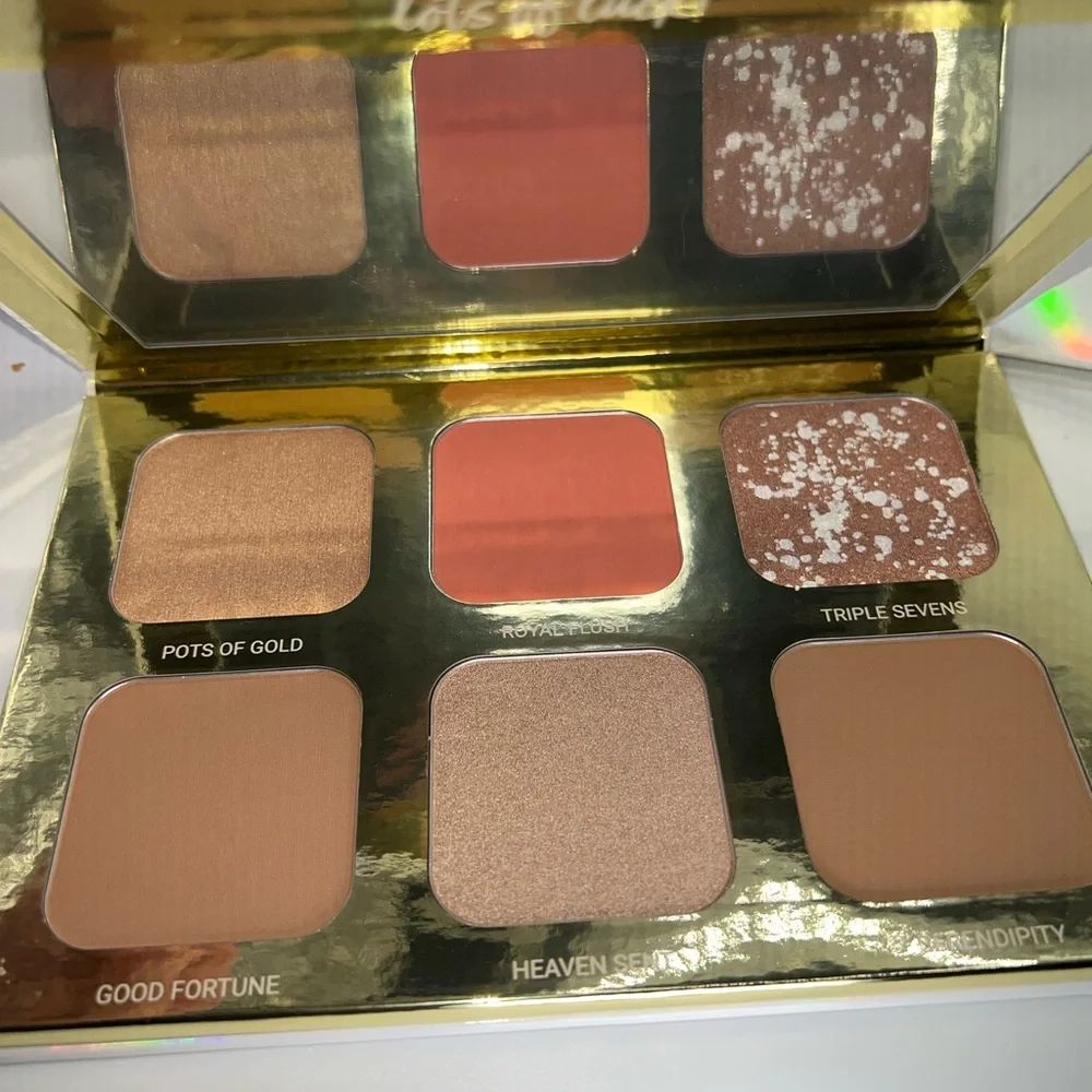 $5 New True and Luscious glow palette. $5 if bundled - Picture 3 of 16